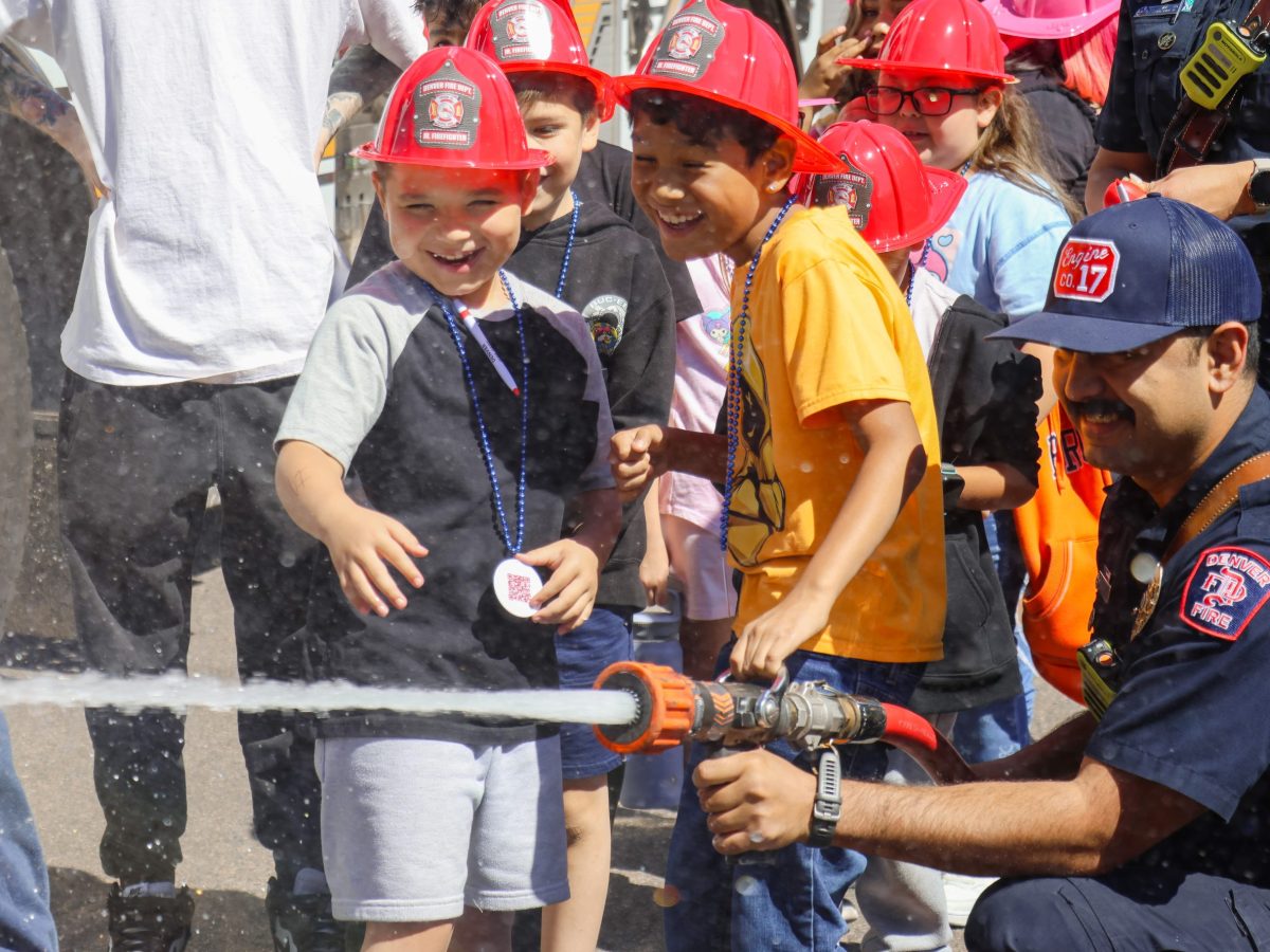 Firefighters, police, students gather at Cosmo’s Pizza for Last Fling Lunch